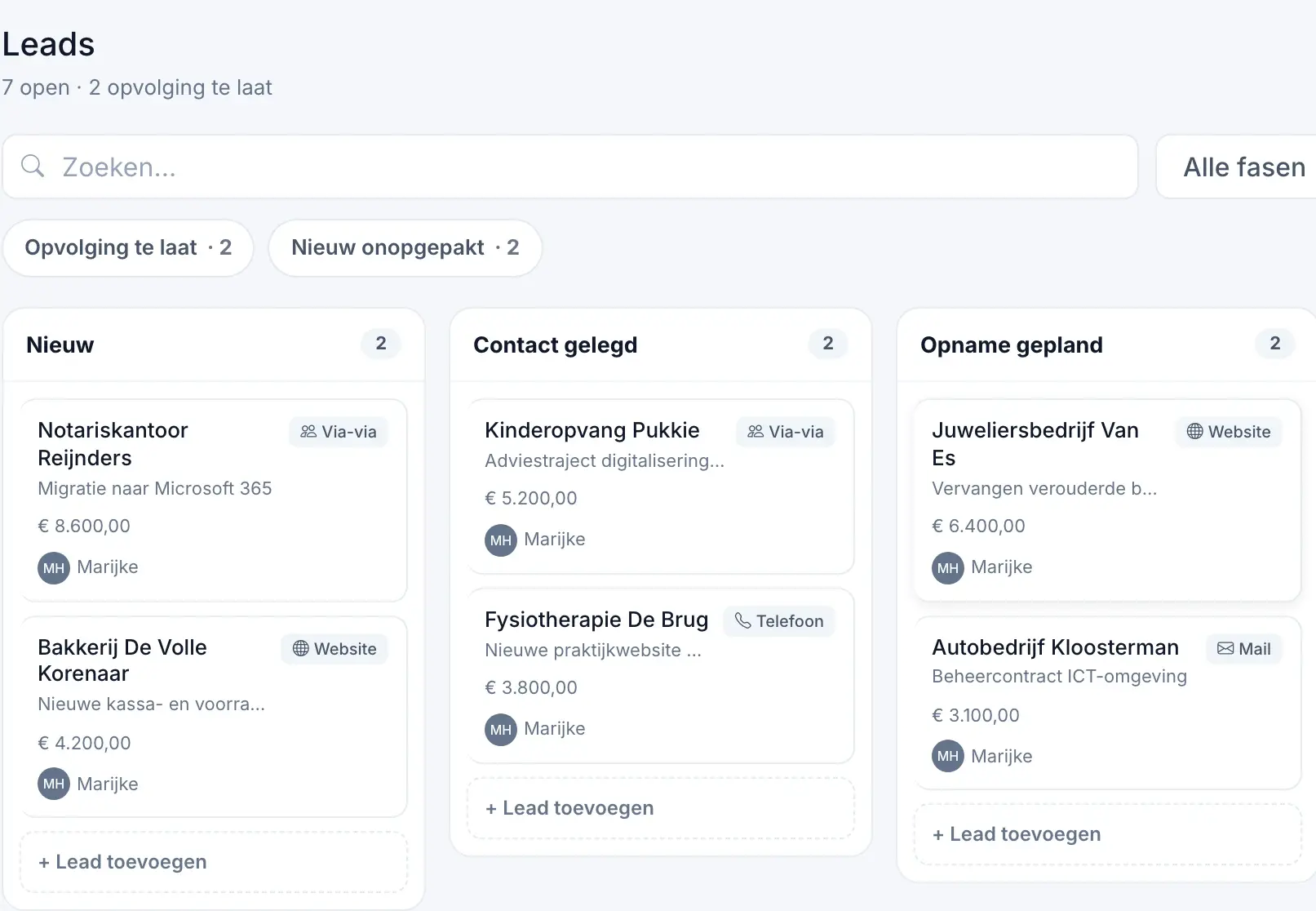 Het leadbord van Staurio met de fases Nieuw, Contact gelegd en Opname gepland, en per lead de bron en de geschatte waarde