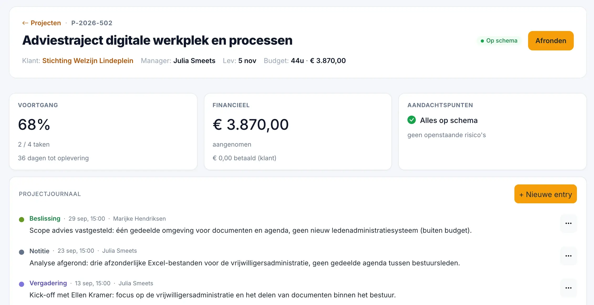 Een adviesproject in Staurio met het budget, de voortgang, het aangenomen bedrag en een projectjournaal met een beslissing, een notitie en een vergadering