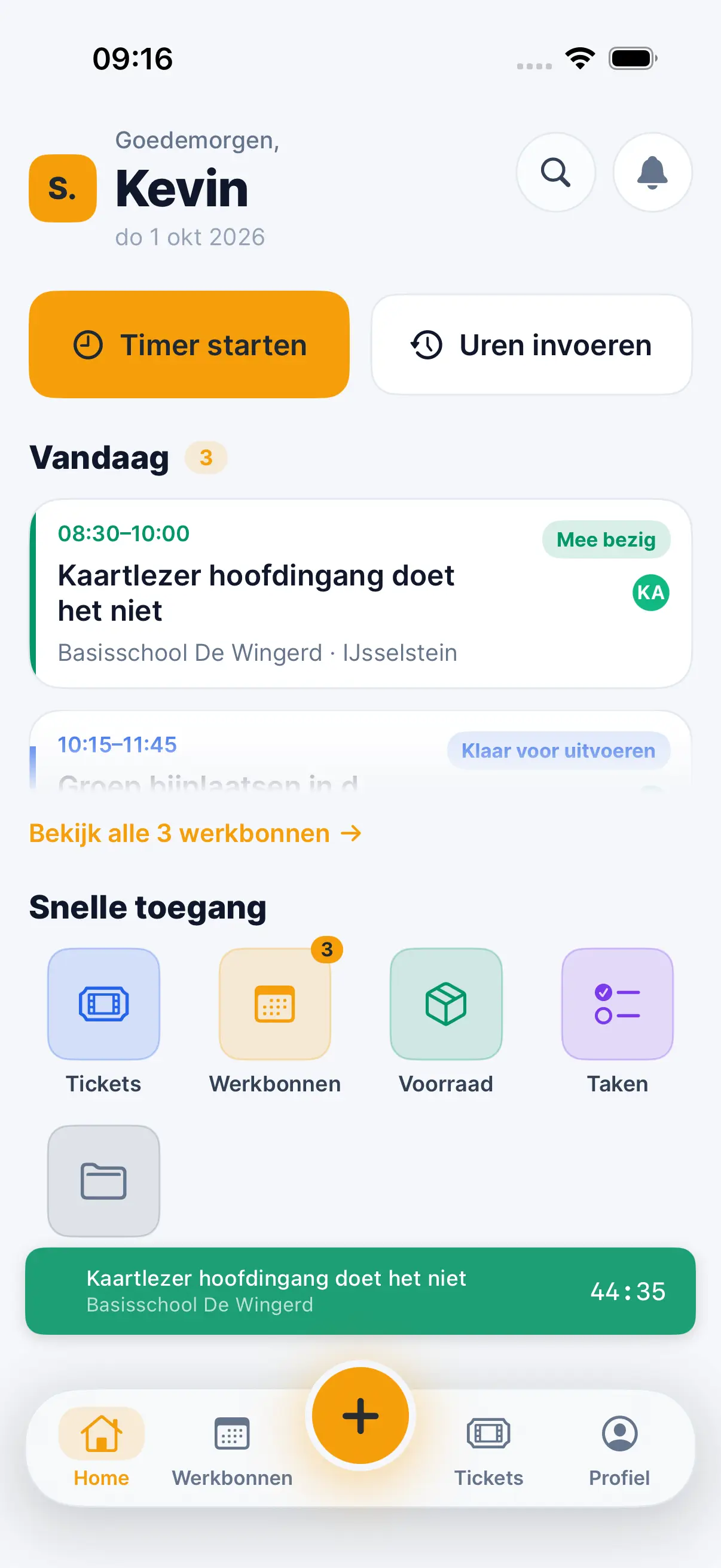 De Staurio-app op iPhone met de dag van een monteur, een kaartlezer die hij nu oppakt en een lopende timer